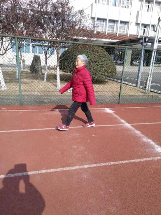 张含秀2022迎新健步走照片